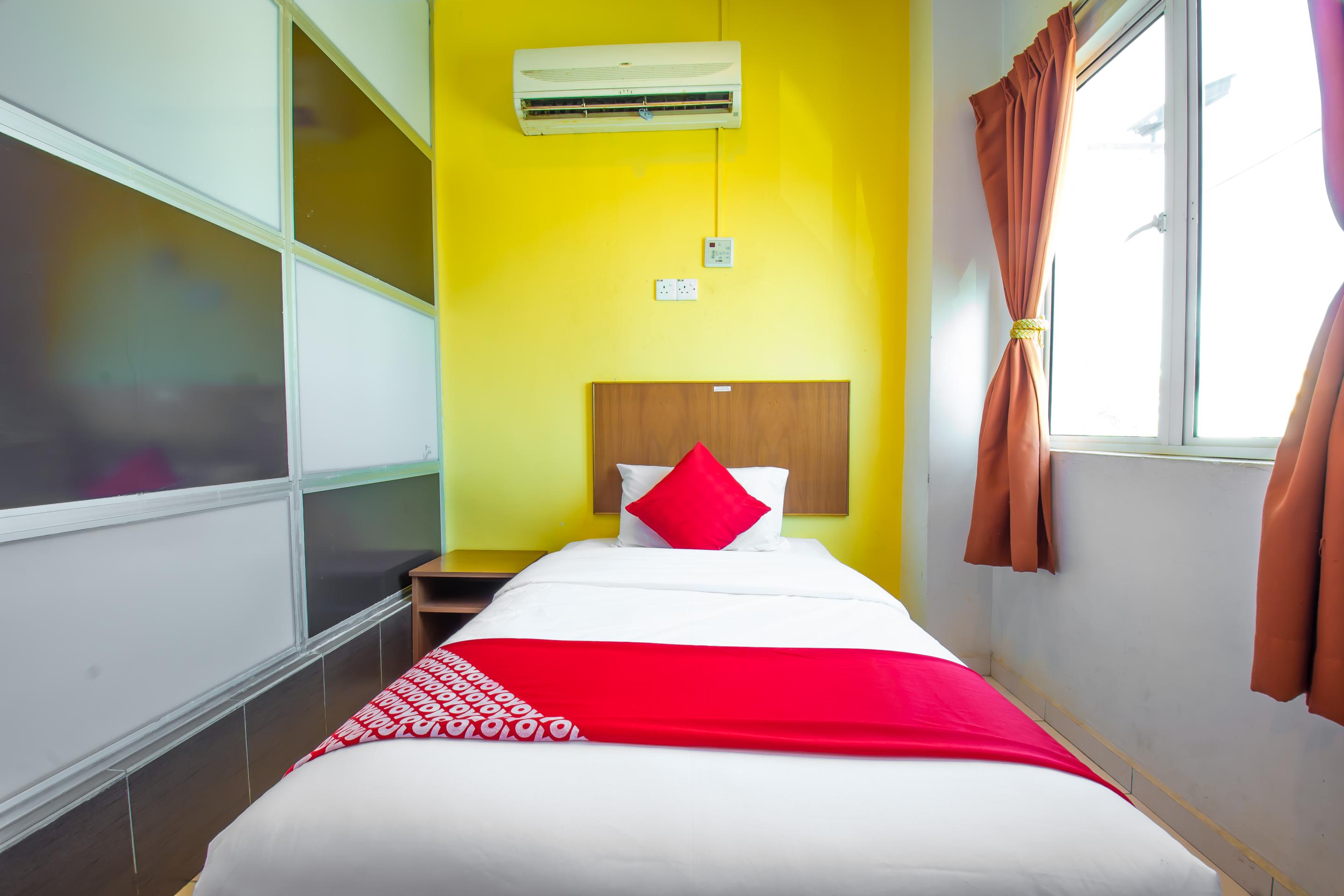 Oyo 582 Hotel Walk Inn Kampong Pasir Puteh  Екстериор снимка