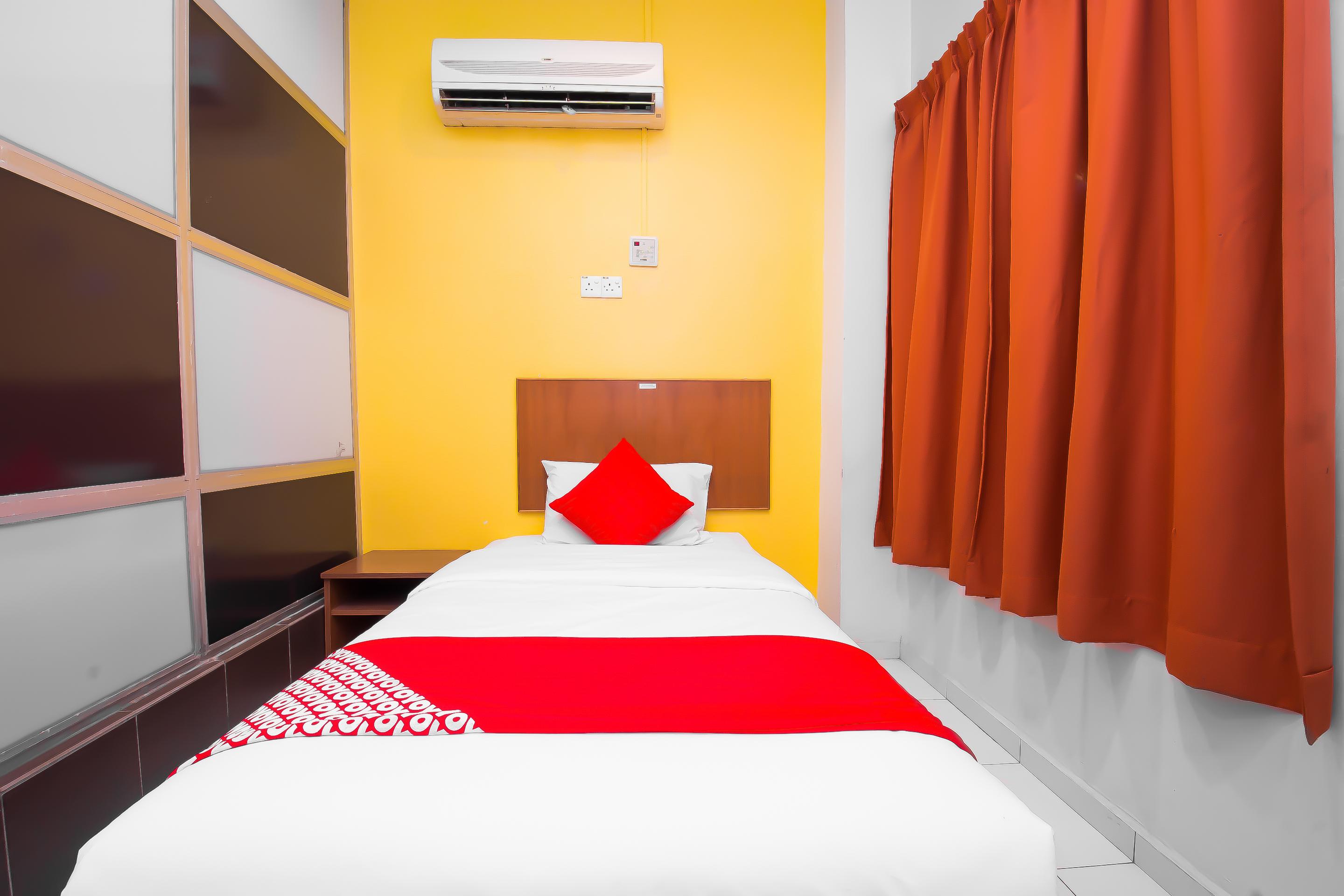 Oyo 582 Hotel Walk Inn Kampong Pasir Puteh  Екстериор снимка