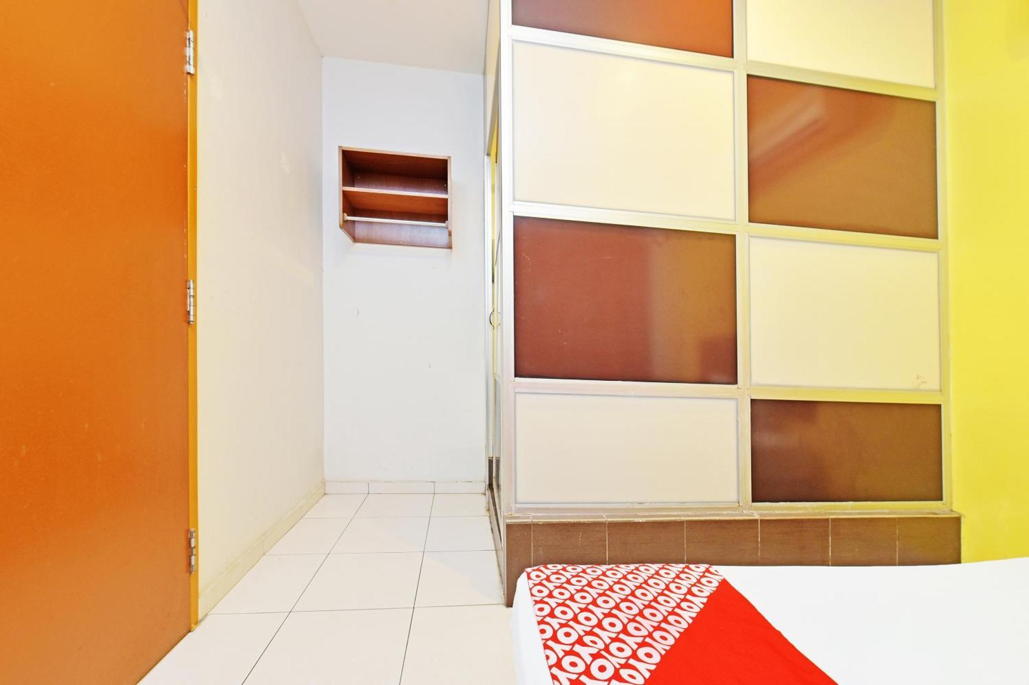 Oyo 582 Hotel Walk Inn Kampong Pasir Puteh  Екстериор снимка