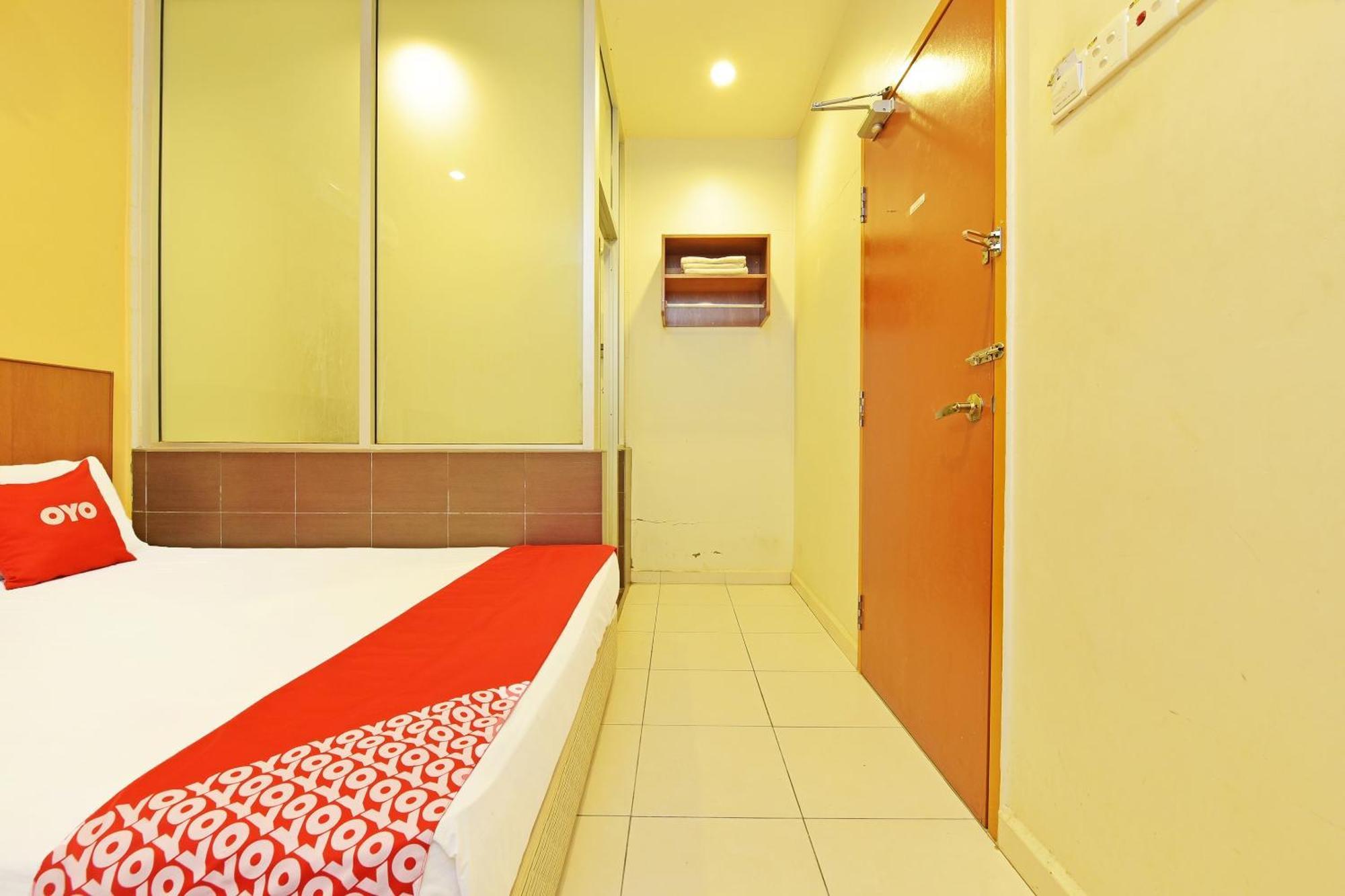 Oyo 582 Hotel Walk Inn Kampong Pasir Puteh  Екстериор снимка