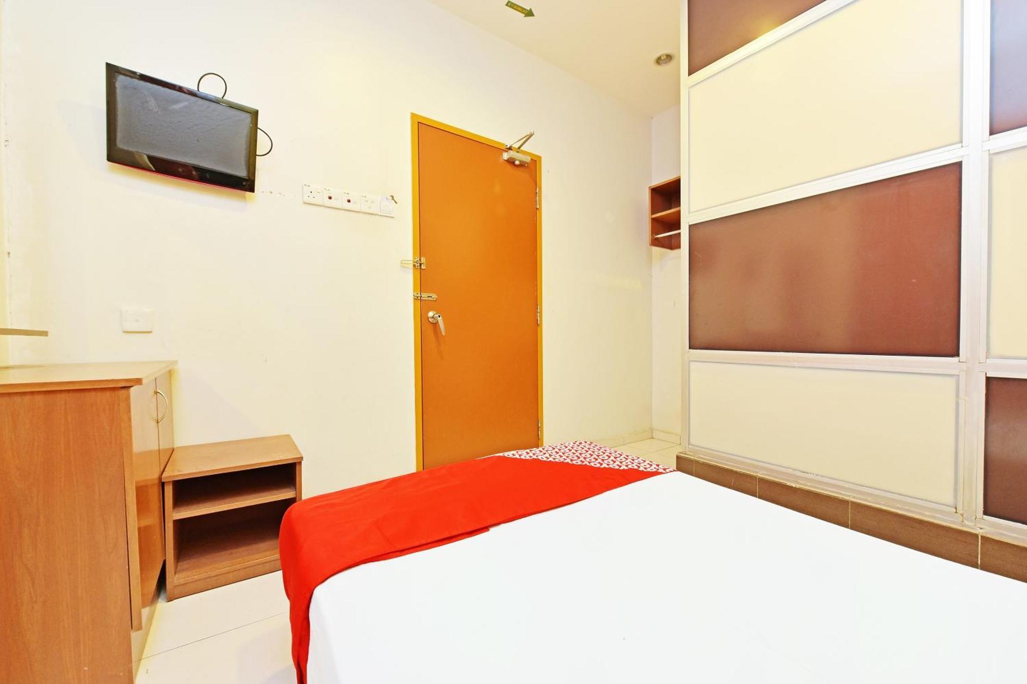 Oyo 582 Hotel Walk Inn Kampong Pasir Puteh  Екстериор снимка