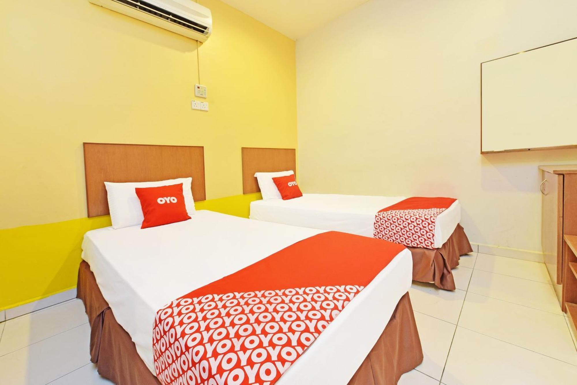 Oyo 582 Hotel Walk Inn Kampong Pasir Puteh  Екстериор снимка