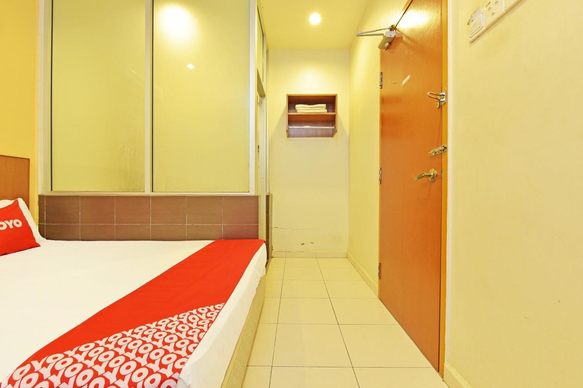 Oyo 582 Hotel Walk Inn Kampong Pasir Puteh  Екстериор снимка