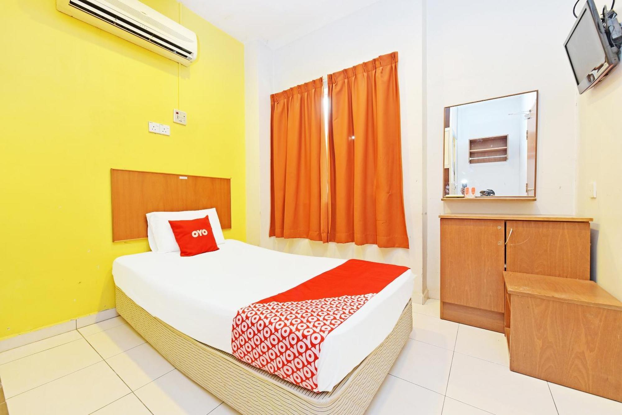 Oyo 582 Hotel Walk Inn Kampong Pasir Puteh  Екстериор снимка
