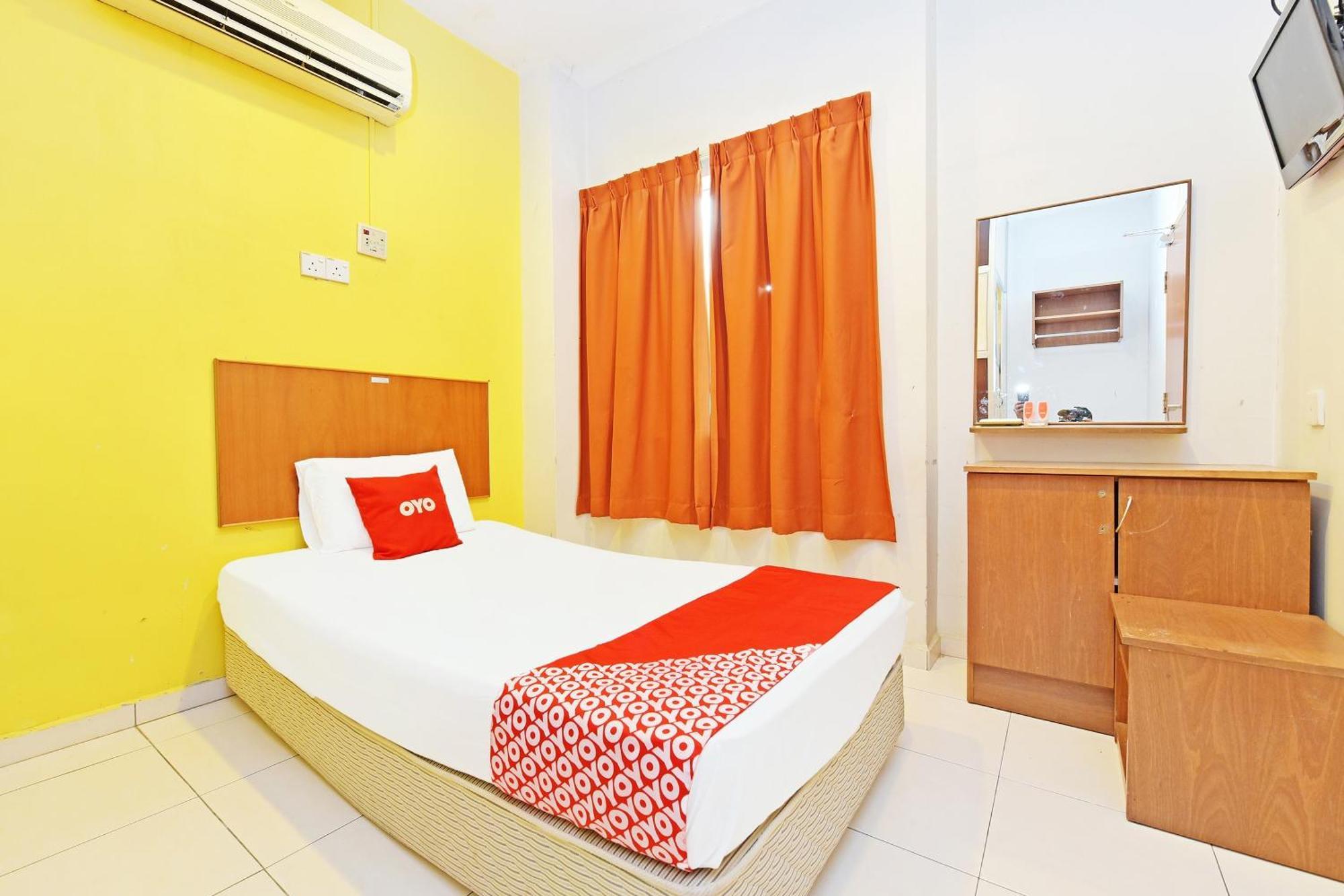 Oyo 582 Hotel Walk Inn Kampong Pasir Puteh  Екстериор снимка