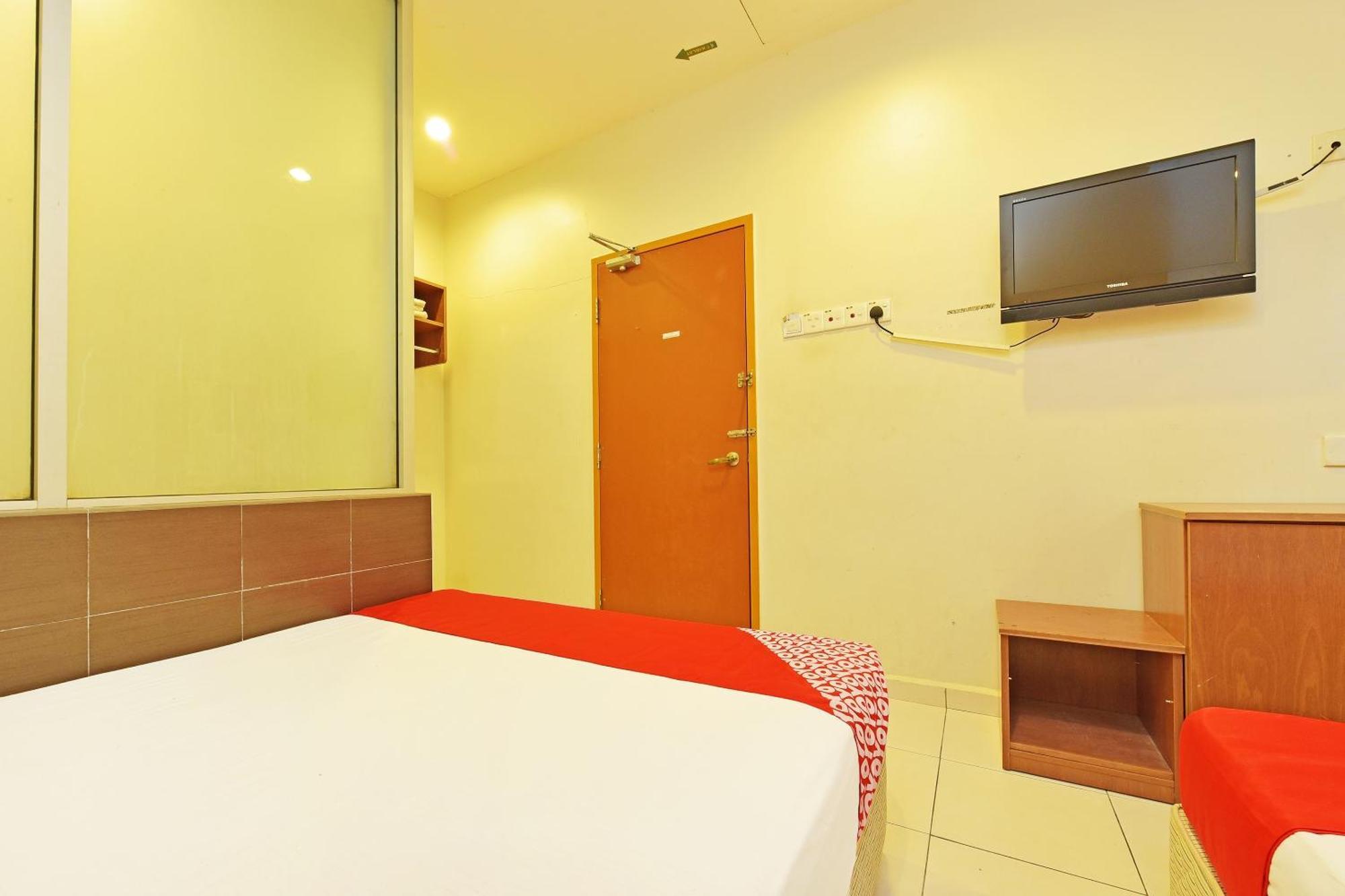 Oyo 582 Hotel Walk Inn Kampong Pasir Puteh  Екстериор снимка