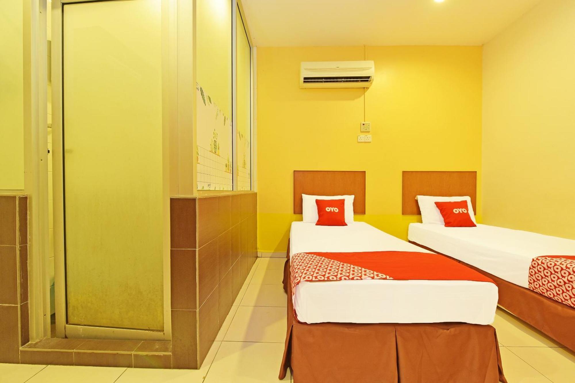 Oyo 582 Hotel Walk Inn Kampong Pasir Puteh  Екстериор снимка