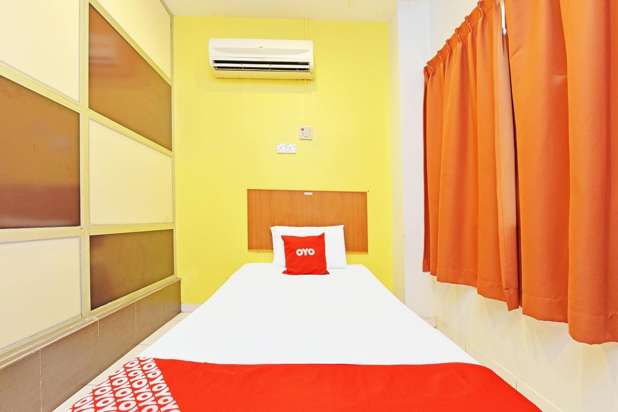 Oyo 582 Hotel Walk Inn Kampong Pasir Puteh  Екстериор снимка